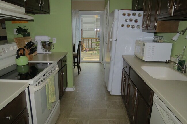 Building Photo - 805 Castalia Dr