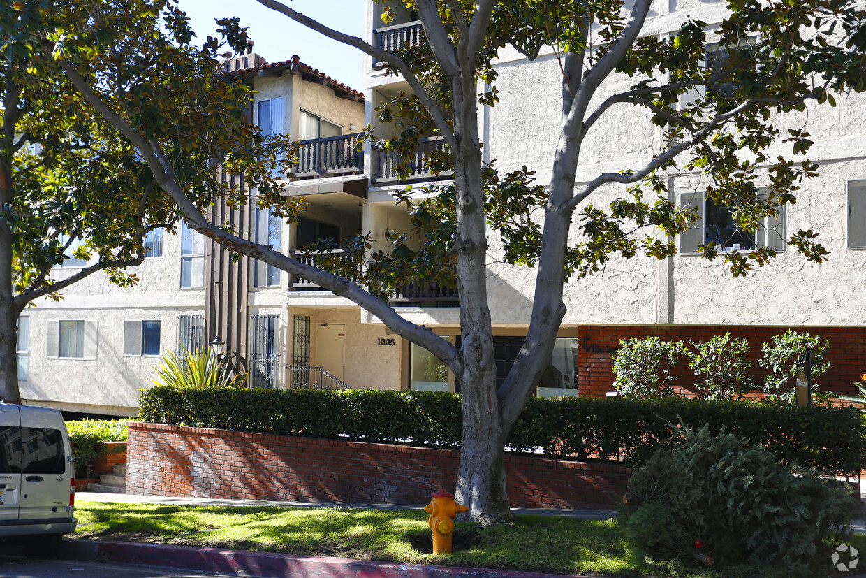 Building Photo - Villa Luanne Apartments