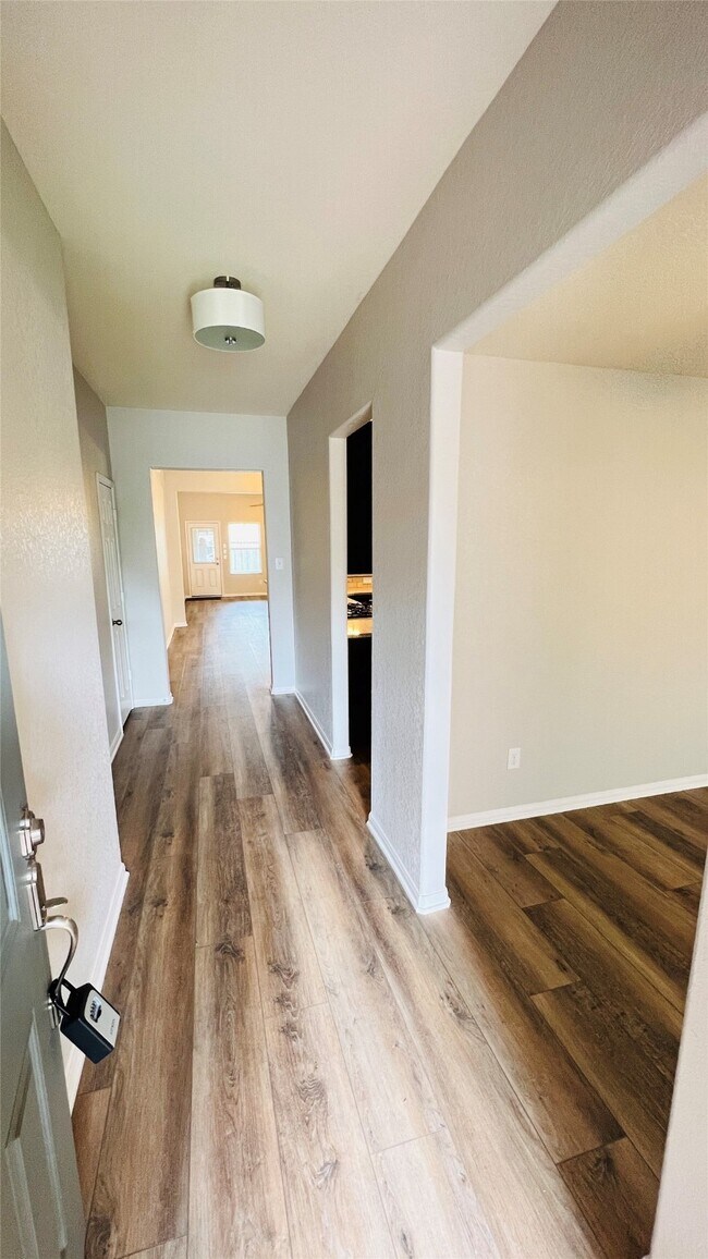 Foto del edificio - 14914 Rustler Gate Ln