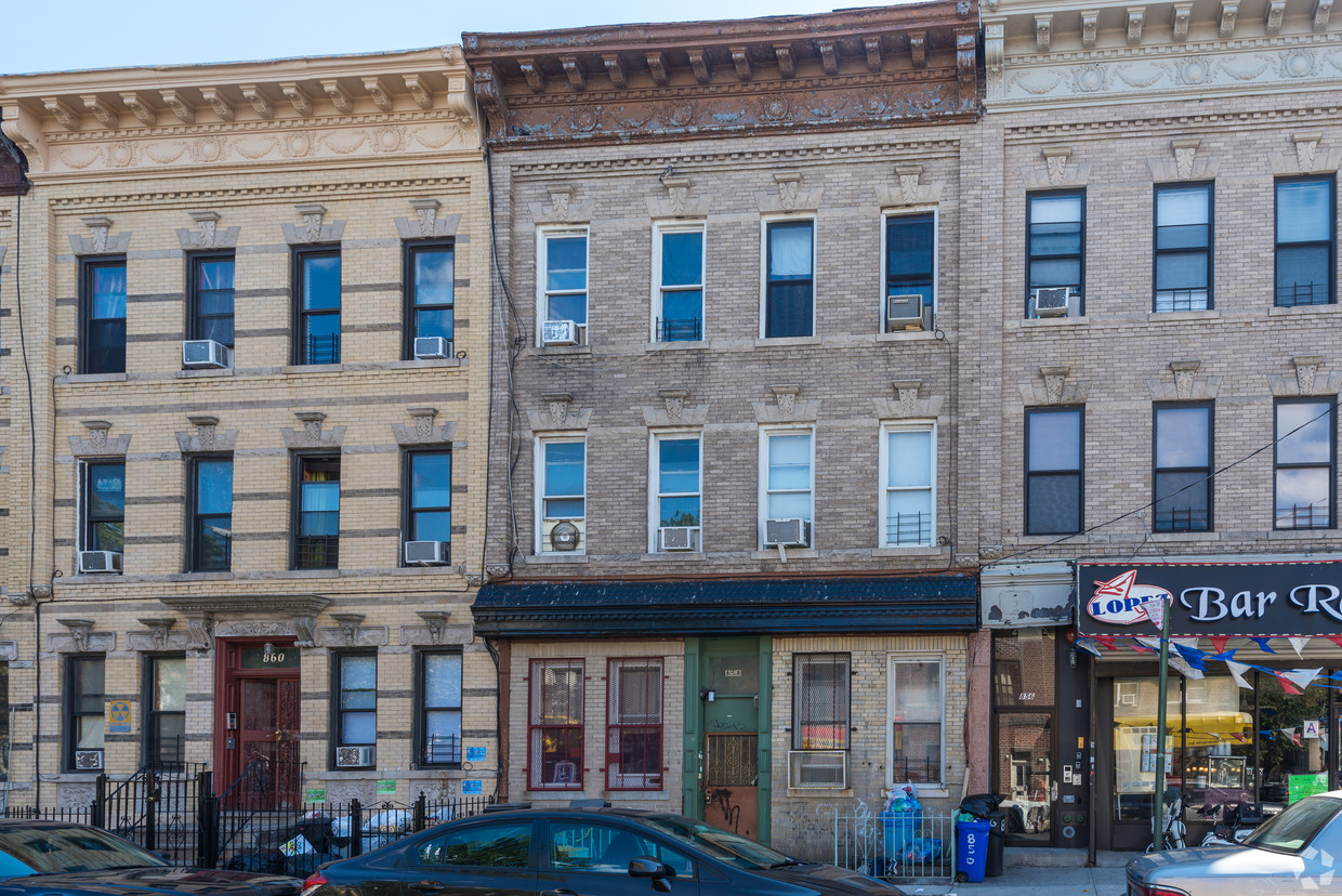 Building Photo - 858 Knickerbocker Ave