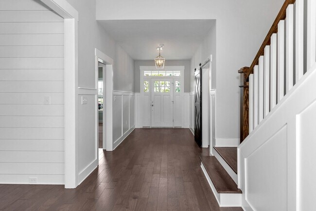 Foto del edificio - Luxury Craftsman Home in Monrovia Springs