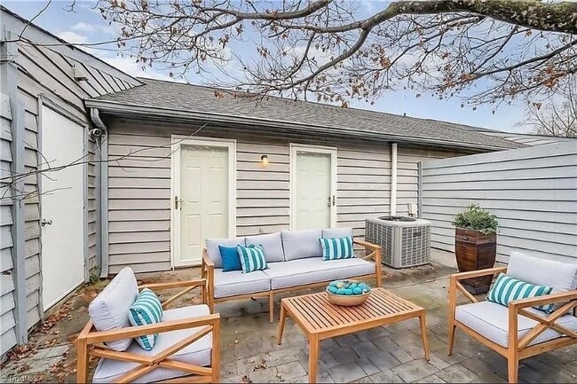 Building Photo - 1620 Windsong Ct