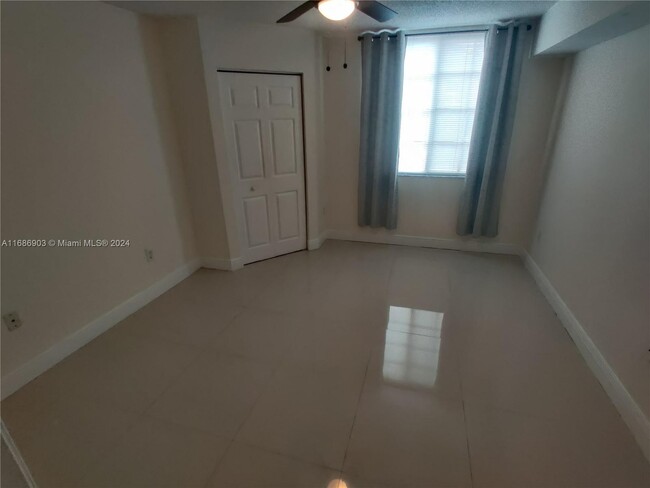 Foto del edificio - 11165 SW 6th St