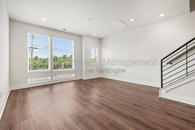 Foto del edificio - 2146 N Graham St