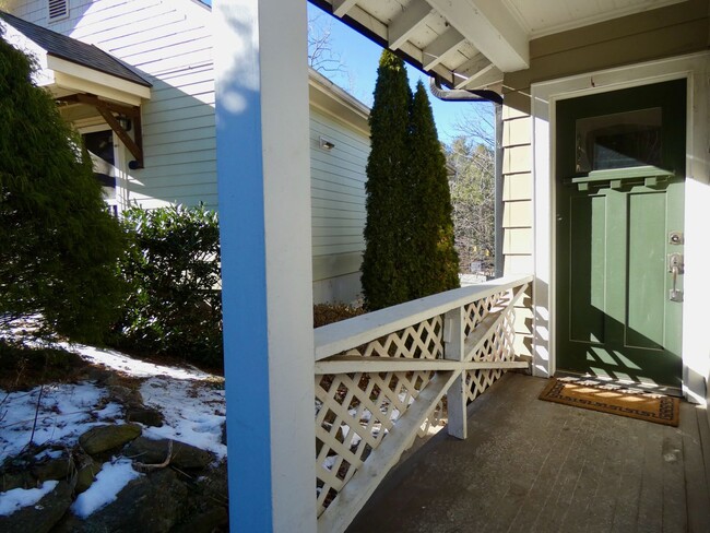 Foto del edificio - 1920s Craftsman Bungalow in Norwood Park -...