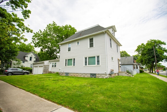 Building Photo - 150 Mount Read Blvd