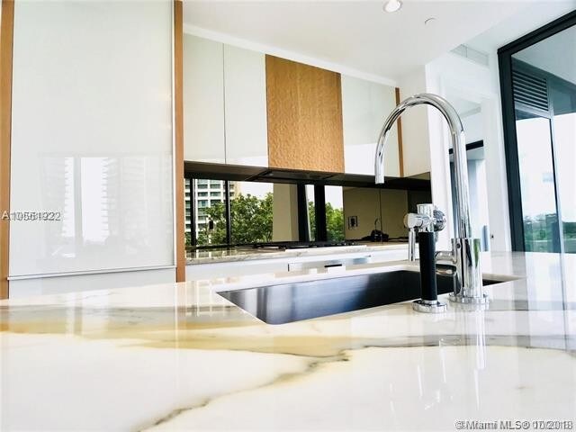 Building Photo - 2831 S Bayshore Dr  605