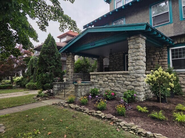 Foto del edificio - 562 Richmond Ave