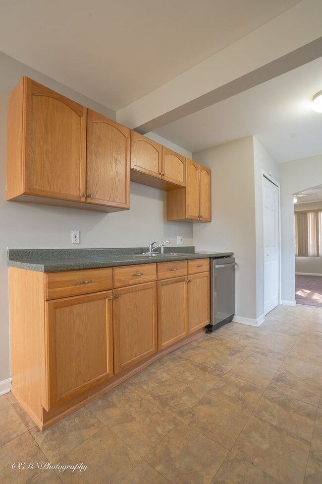 Building Photo - Charming 3 bedroom Hazel Park Ranch
