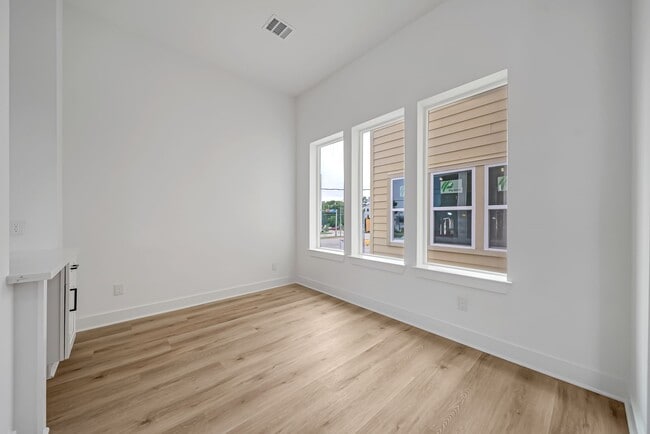 Foto del edificio - 3468 Bremond St