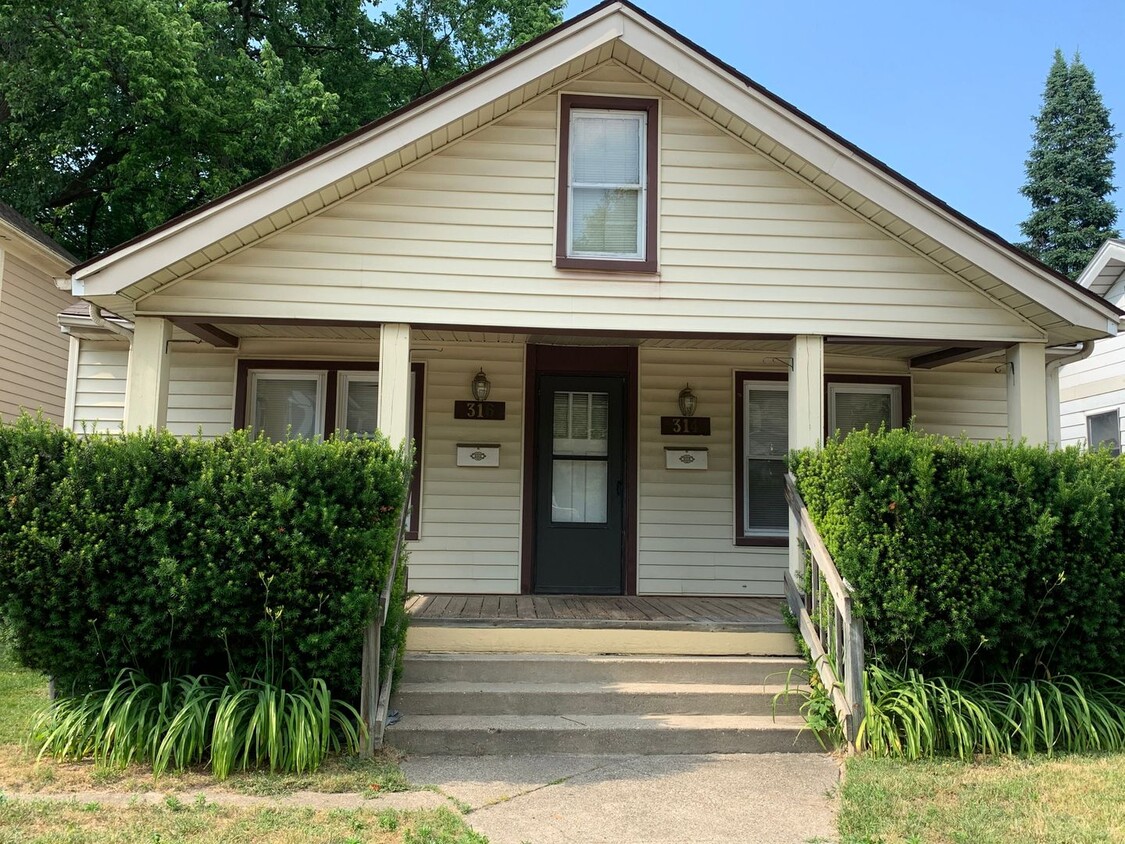 Primary Photo - Royal Oak Duplex - La Plaza