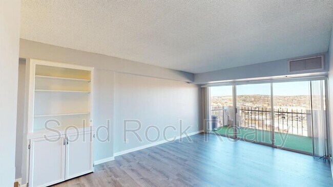 Foto del edificio - 411 Lakewood Cir