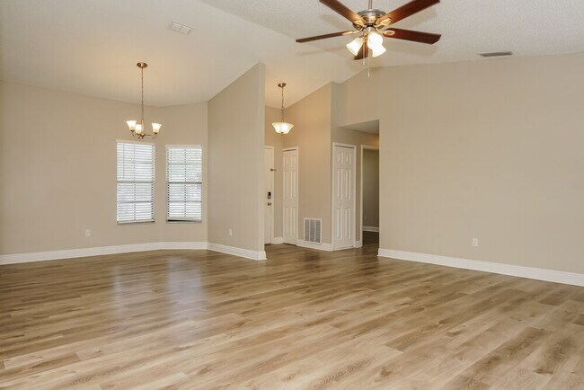 Foto del edificio - 634 Monroe Harbor Pl