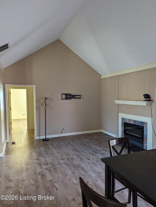 Foto del edificio - 7605 New La Grange Rd