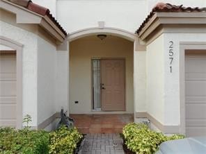 Primary Photo - 2571 Riverside Dr