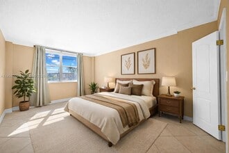 Building Photo - 1455 N Treasure Dr