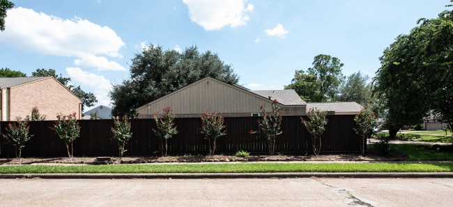 Building Photo - 2303 Silver Sage Dr
