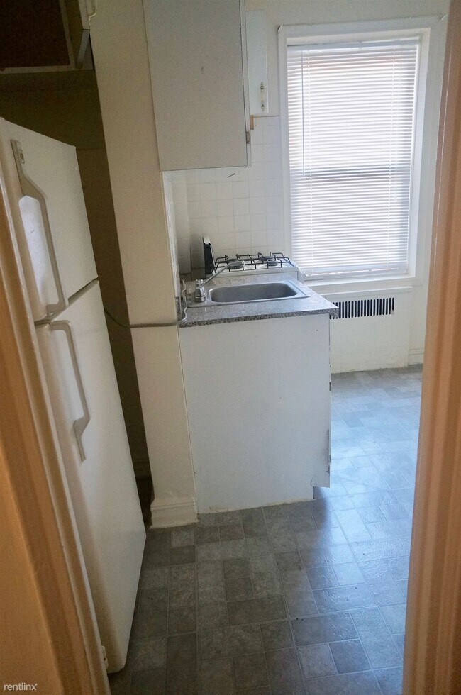 Building Photo - Studio, 1 bath House - 430 Ocean Pkwy