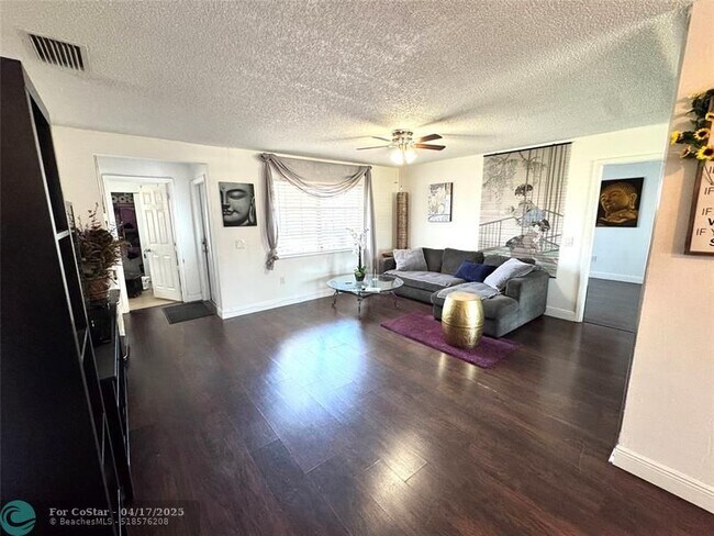 Foto del edificio - 11420 NW 31st Pl