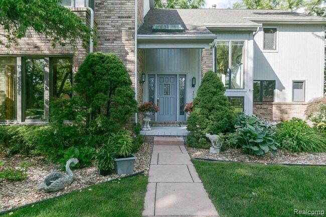 Building Photo - 1778 Maplewood Ave