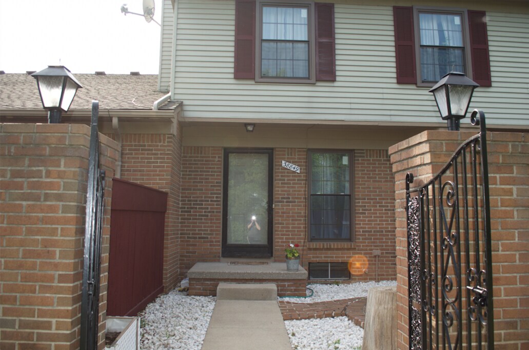 38849 Country Cir Unit 83, Farmington Hills, MI 48331 Condo for Rent