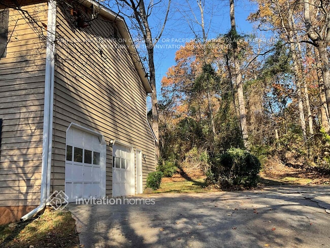 Building Photo - 216 Jousters Ln NW