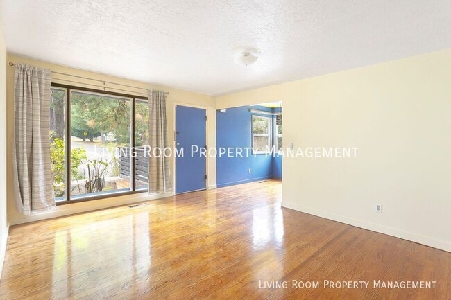 Building Photo - 8414 N Peninsular Ave