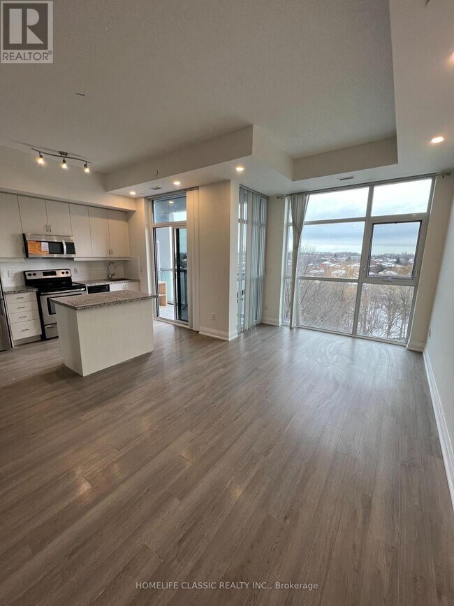 Photo du bâtiment - 8763 Bayview Ave