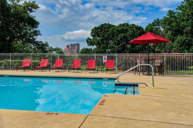Pool - Woodberry Apartments