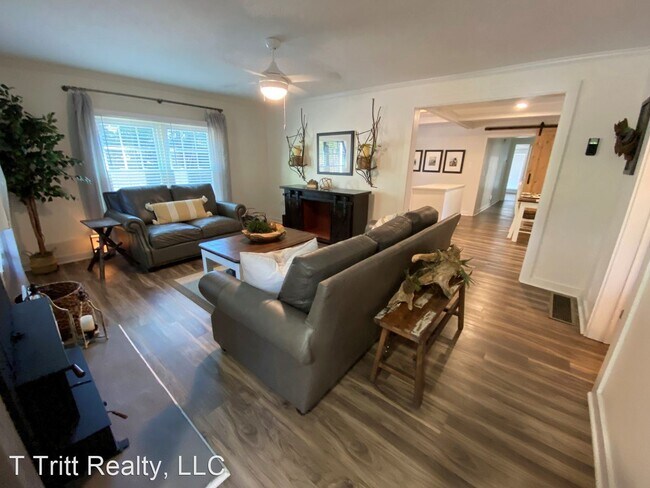 Building Photo - 3 br, 2 bath House - 105 Banks Drive