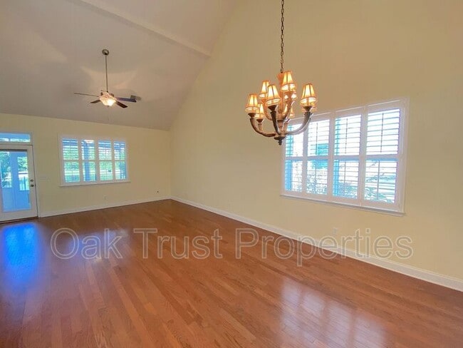 Building Photo - 2656 Lohr Dr