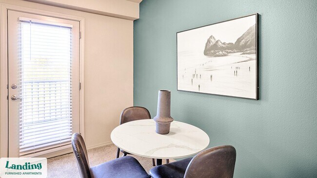 Foto del edificio - 701 W 101st Pl S