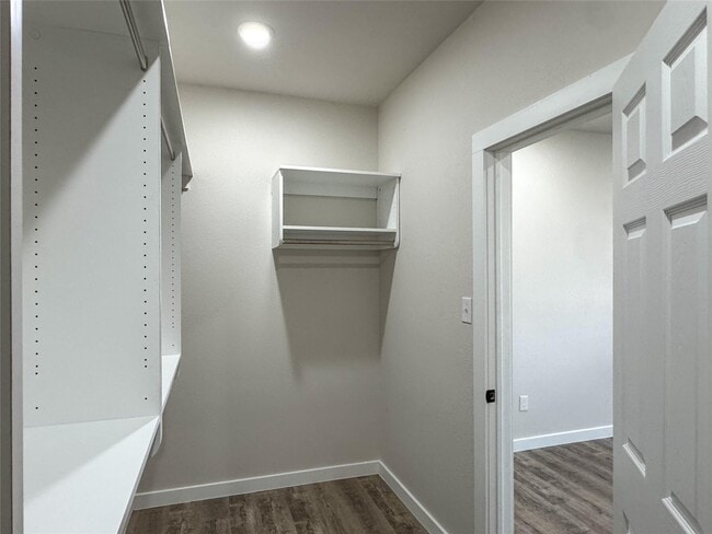 Building Photo - 530 Lucy Rd