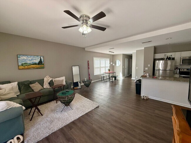 Foto del edificio - Four Bedroom Near Downtown Available for P...