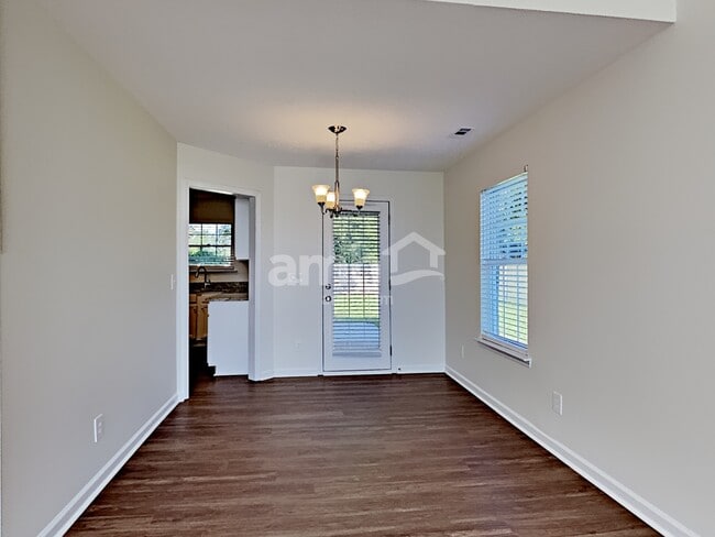 Foto del edificio - 817 Laramie Ct