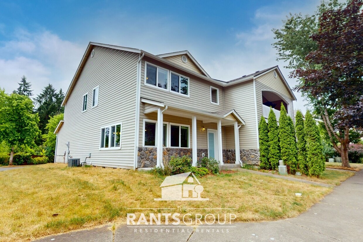 Foto principal - Spacious 3 Bed, 2.5 Bath Townhome in Lacey...