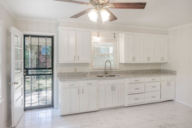 Foto del edificio - 3 br, 2 bath House - 4506 Faronia Rd