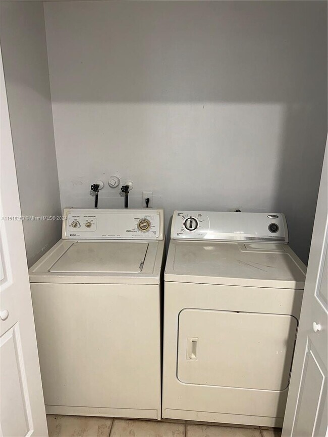 Building Photo - 1322 SW 75th Ave