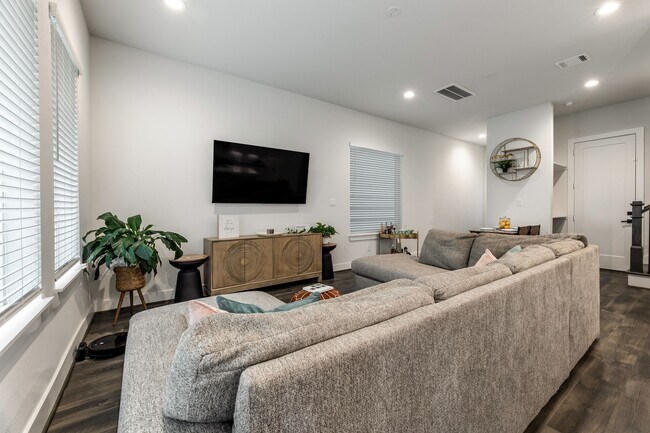 Foto del edificio - 5725 White Magnolia St.