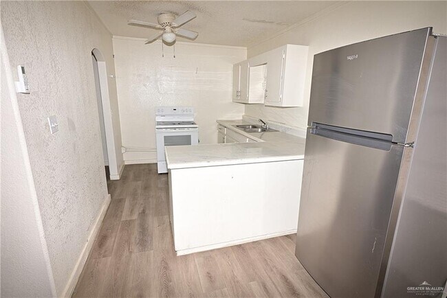 Building Photo - 401 N Bethel St