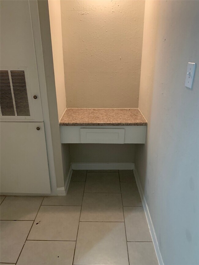 Foto del edificio - 6519 Sloan St