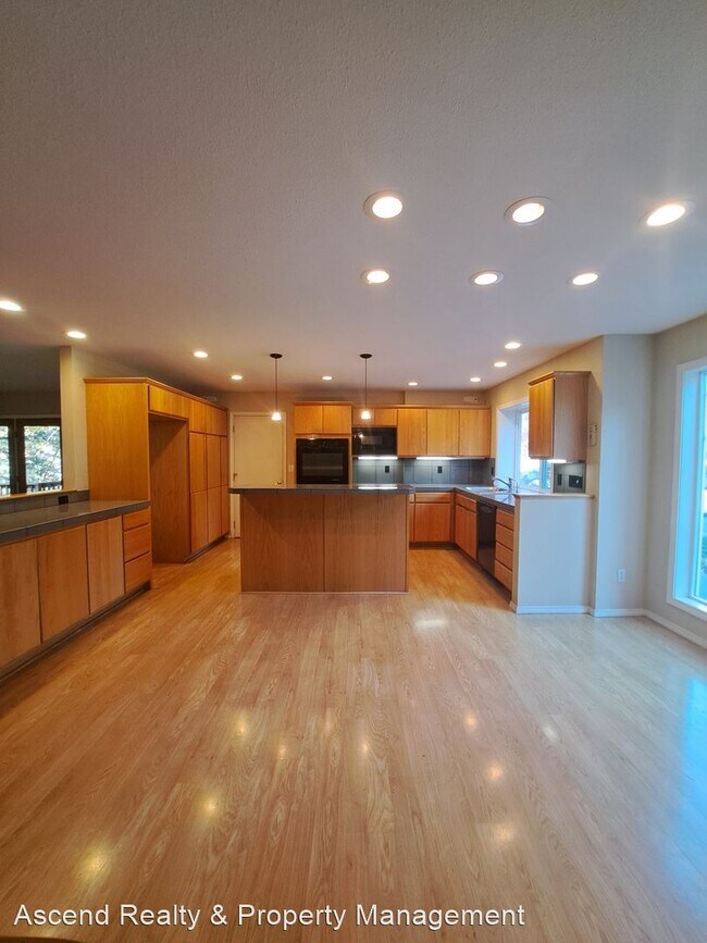Building Photo - 4 br, 3 bath House - 7500 SW Frog Pond Lane
