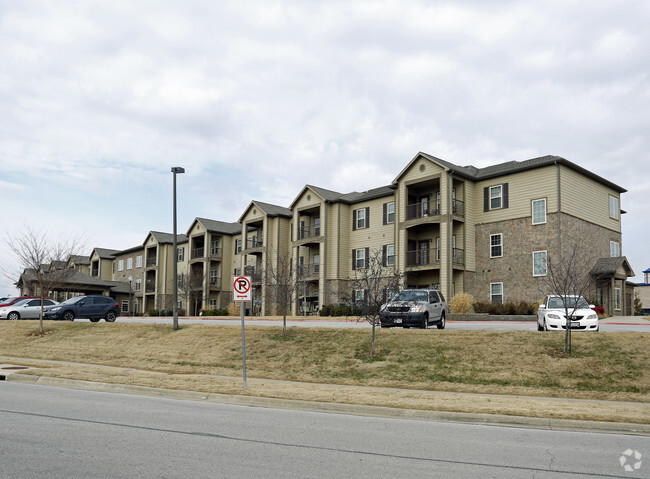 Exterior, vista lateral de la calle - Villas at Quail Creek Apartments