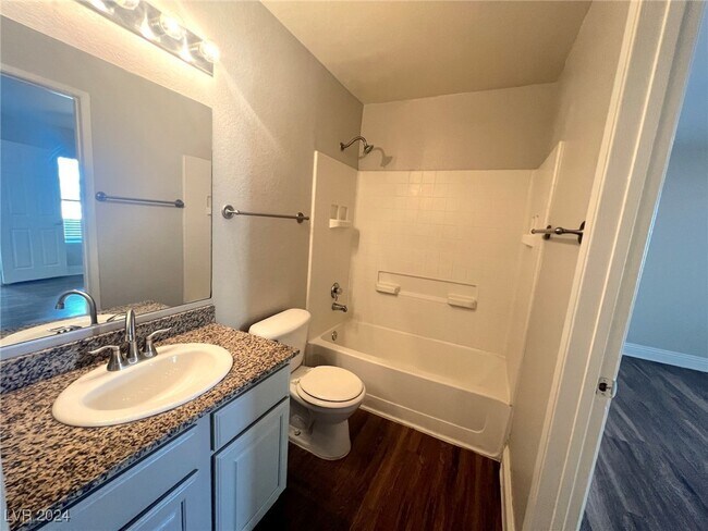 Foto del edificio - 6800 E Lake Mead Blvd