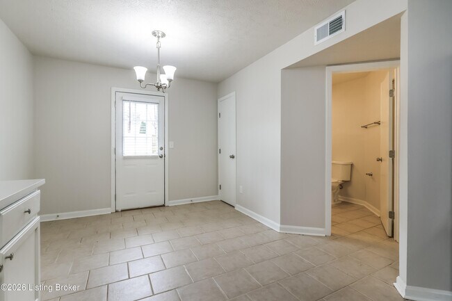 Foto del edificio - 4112 Willowview Blvd