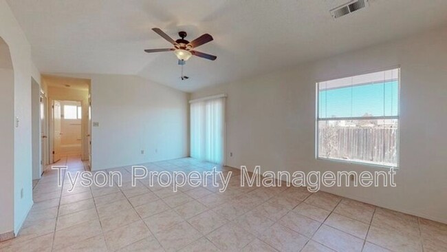 Building Photo - 1390 Golden Eye Loop NE