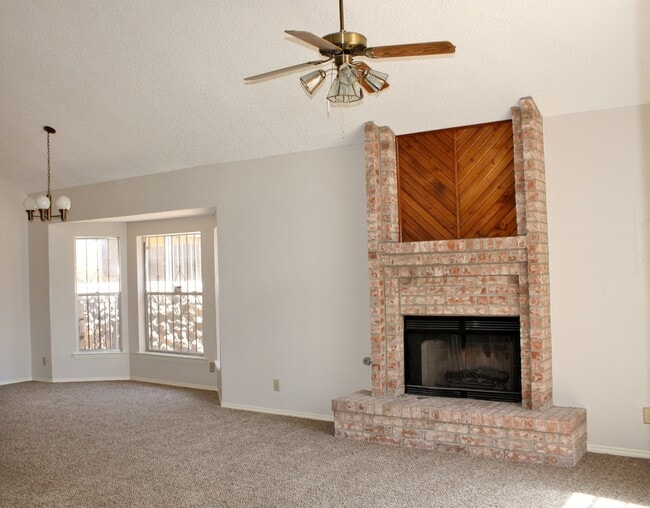 Building Photo - COMPETITIVELY PRICED WESTSIDE HOME