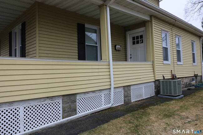 Building Photo - 6 Mary St