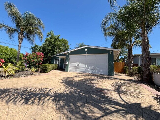 Foto del edificio - "Charming 3-Bed, 1.5-Bath Retreat on Johns...