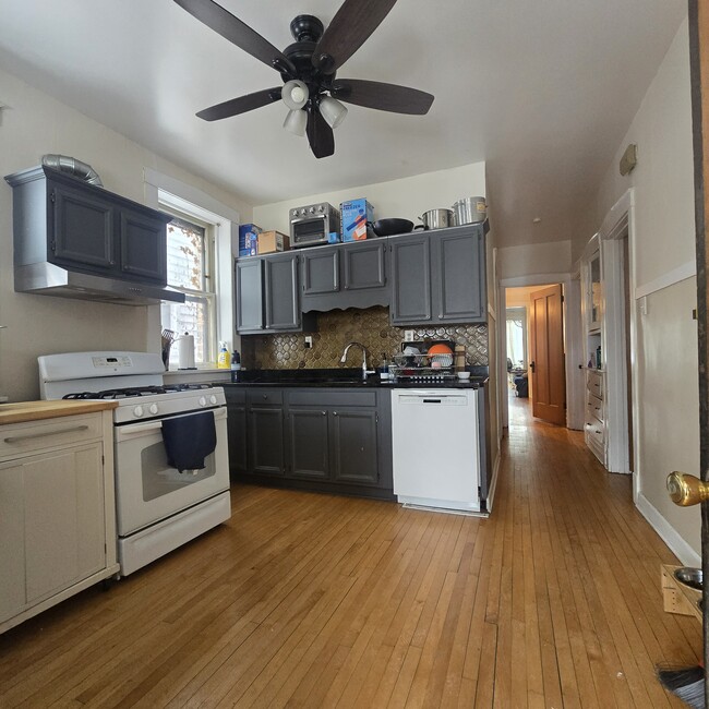 Foto del edificio - 4037 N Long Ave